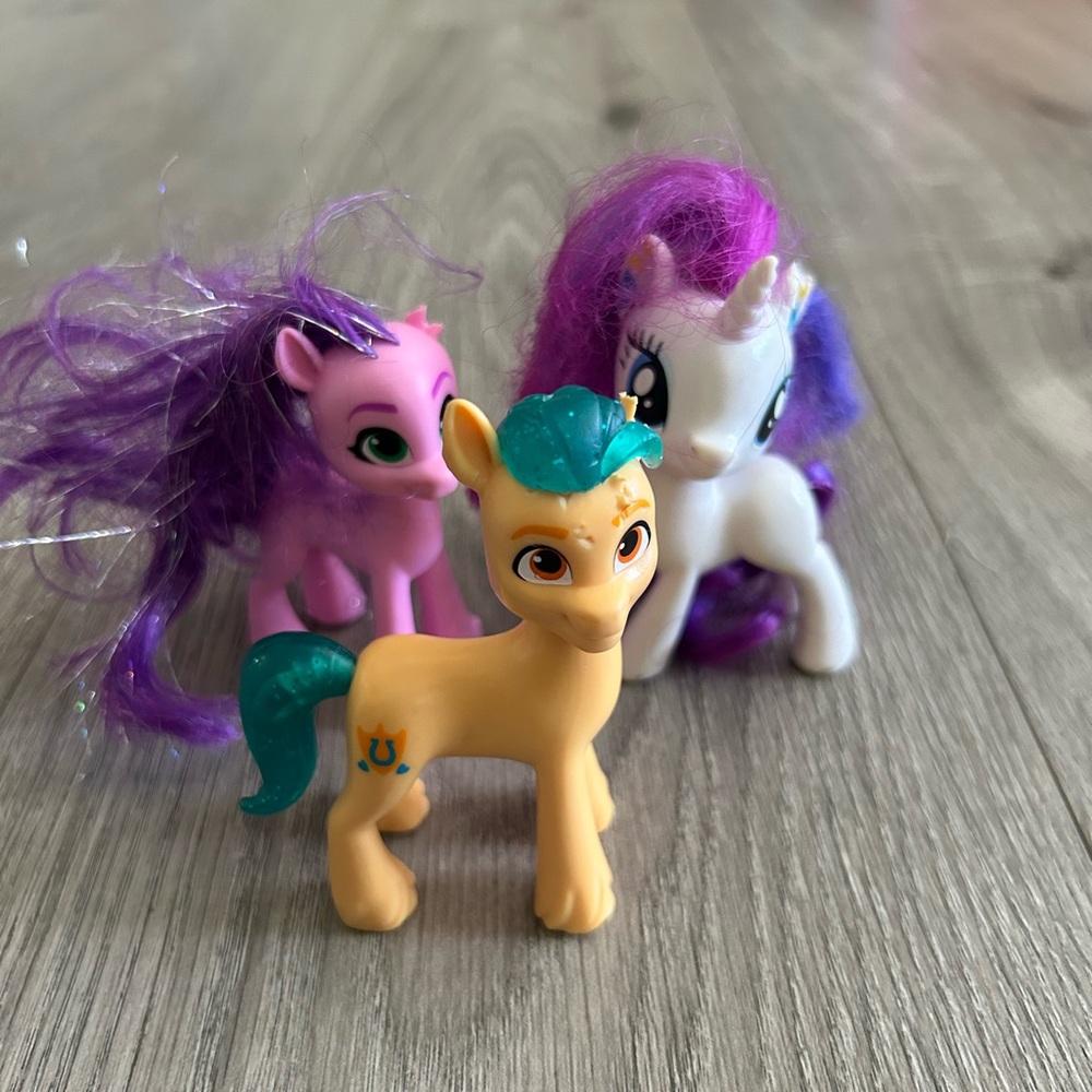My Little Pony G5 Toy Lot of Action Figures Dolls Sunny Starscout ,Rarity,Petals